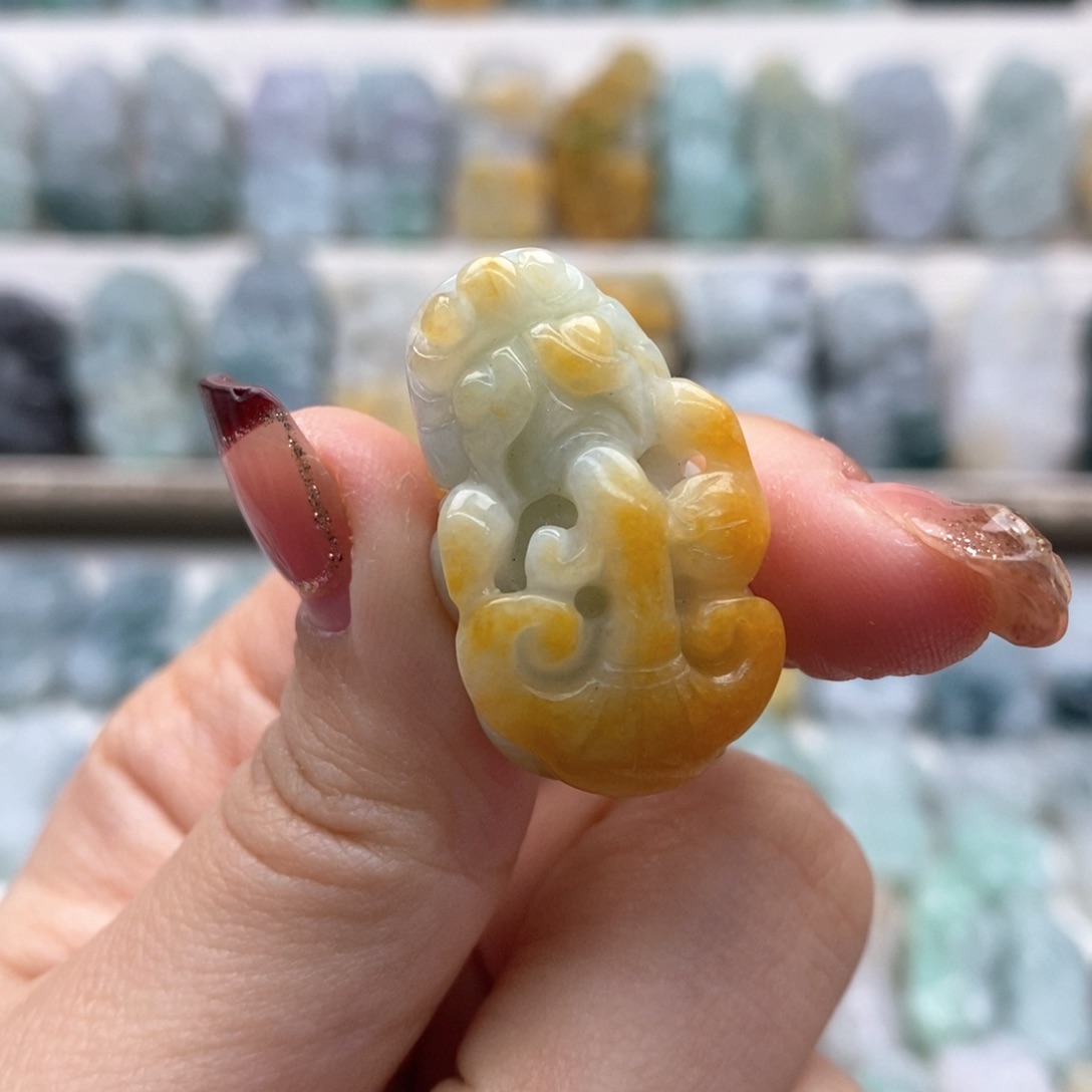 翡翠吊坠(赠链)未镶嵌