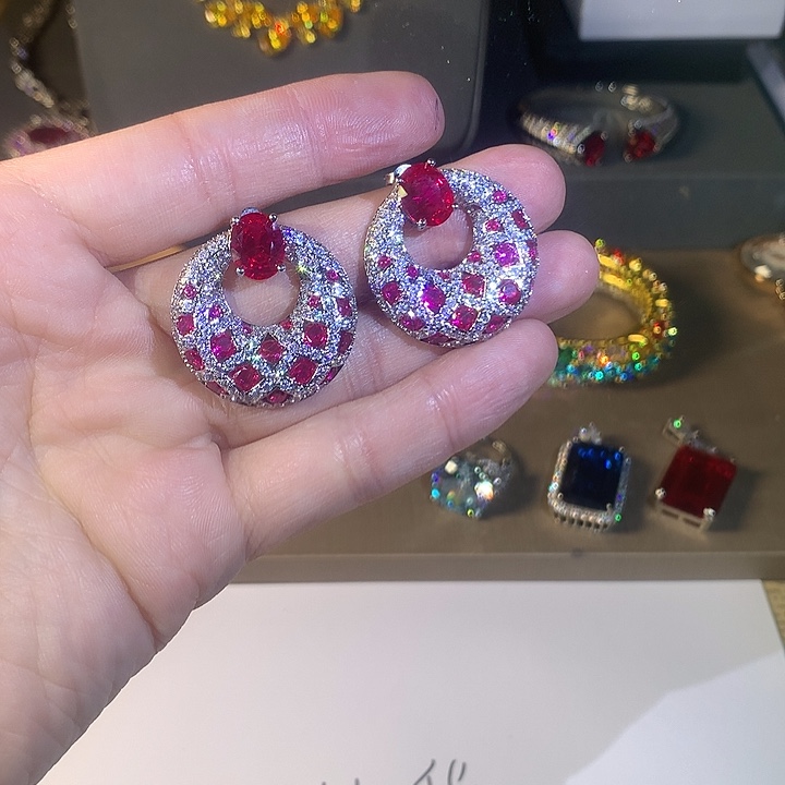 非金属115耳钉。           