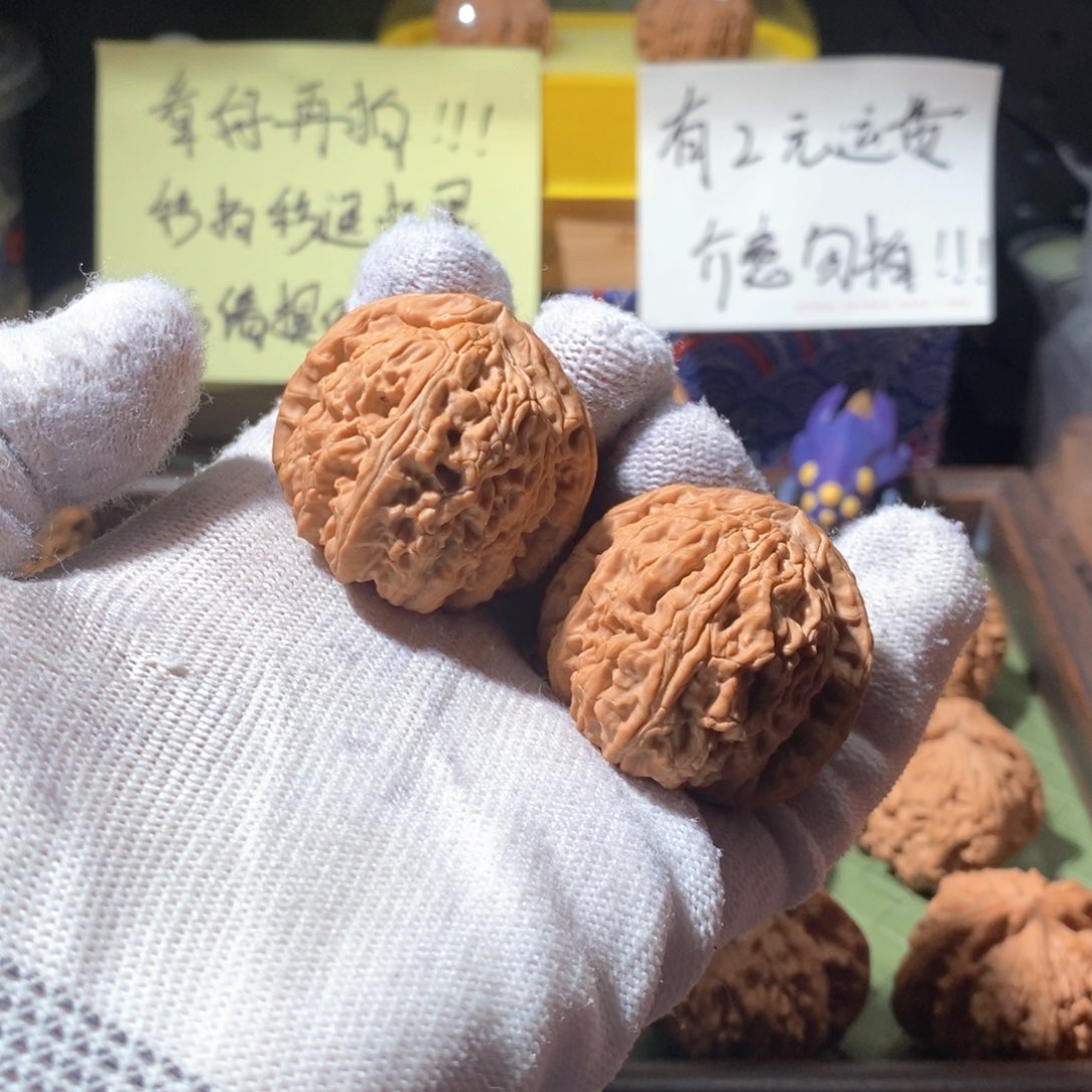 文玩核桃吊坠37三角白白狮子一物一图