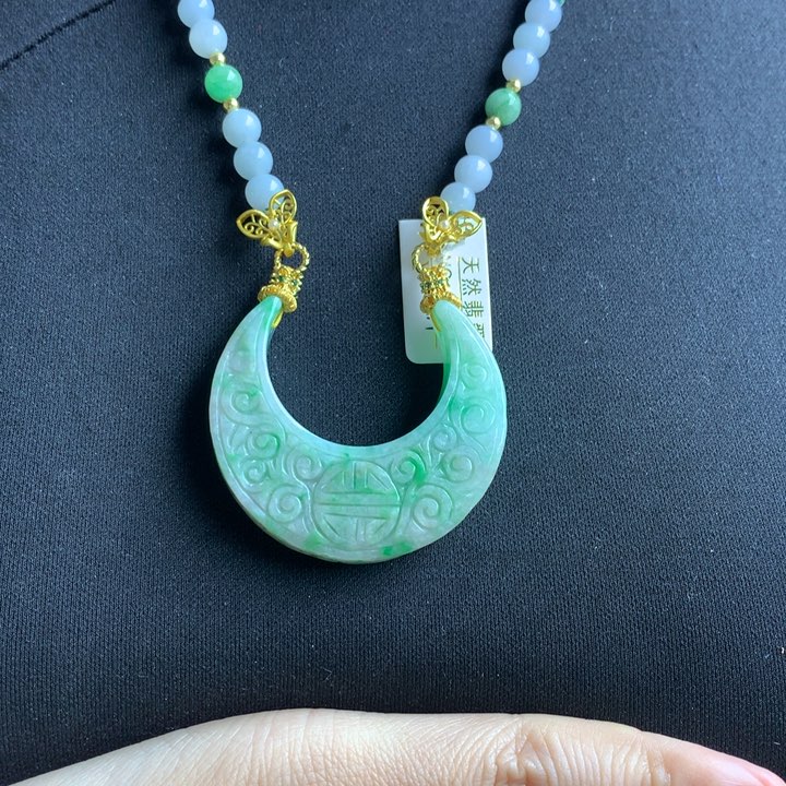 翡翠颈饰未镶嵌翡翠