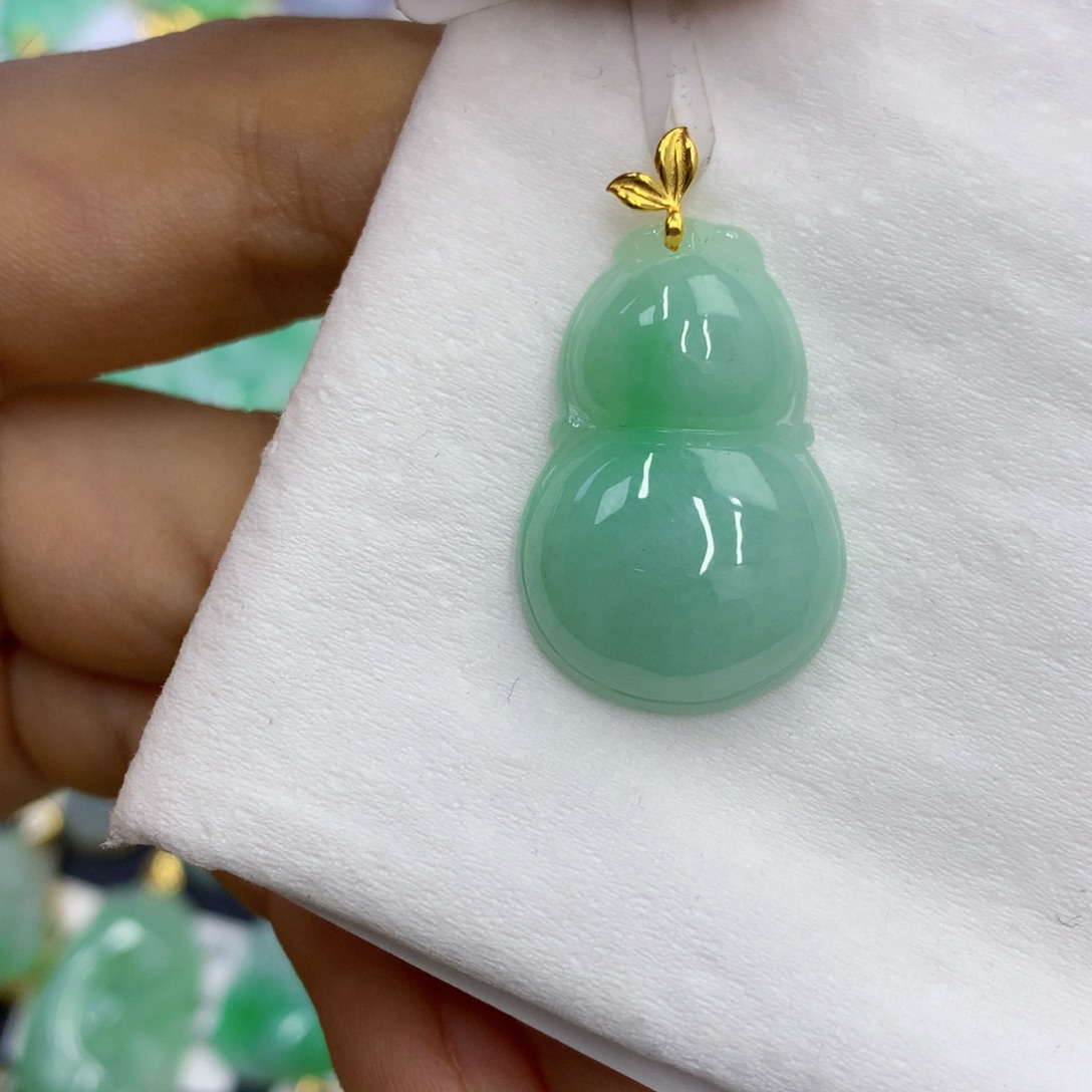 翡翠18K金镶嵌颈饰翡翠