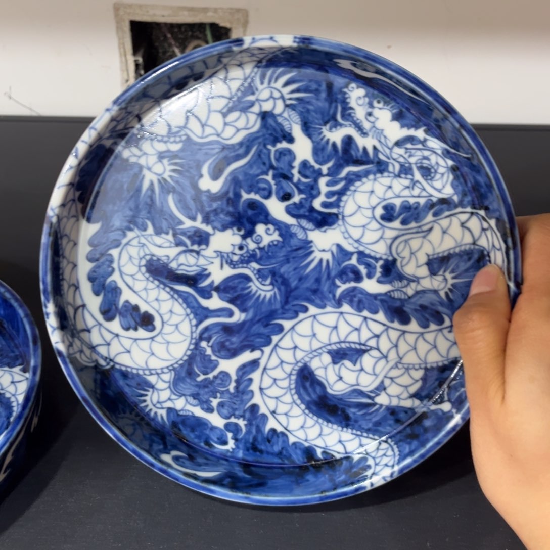 手绘仿元蓝底地皮龙壶承