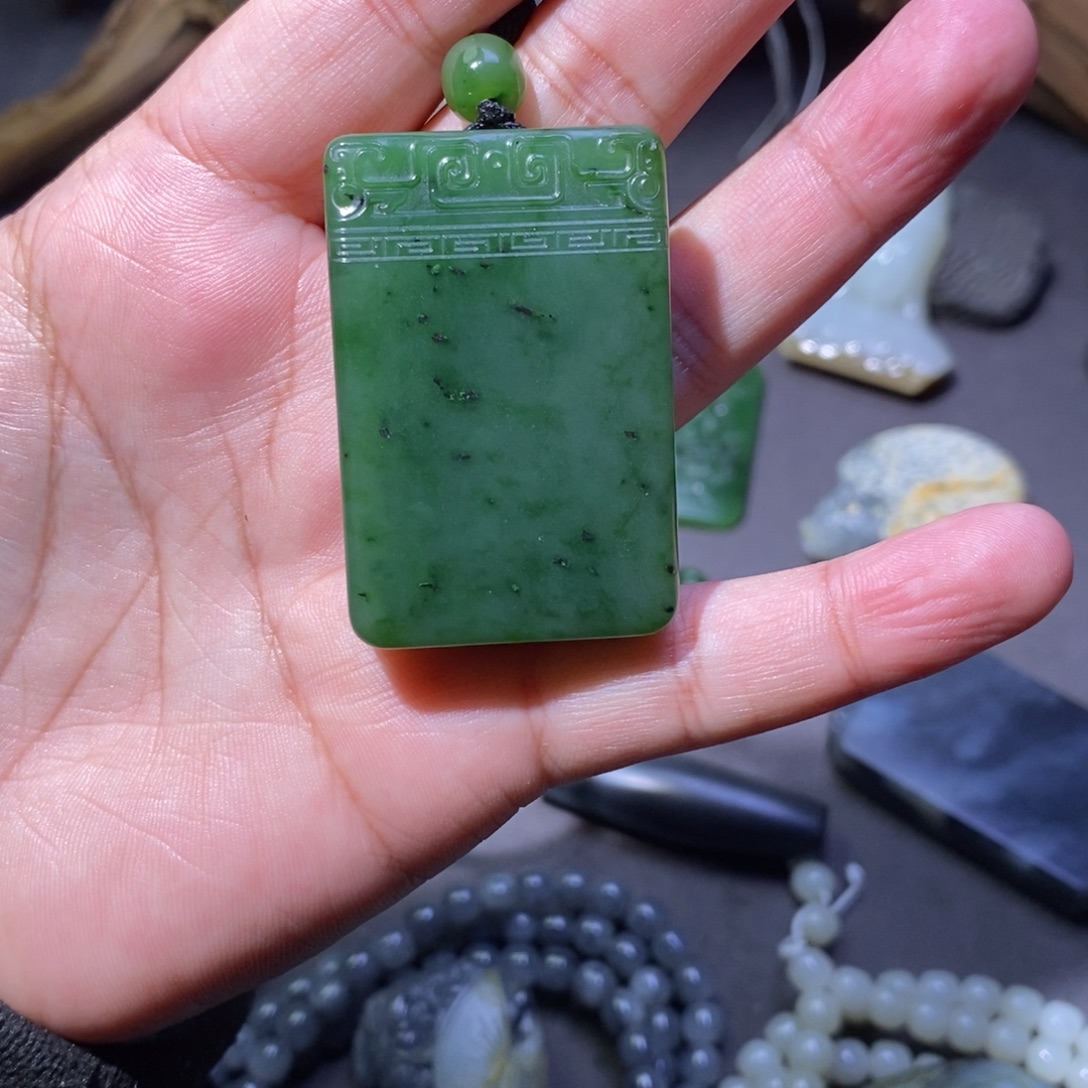 巴***雨和田玉未镶嵌颈饰