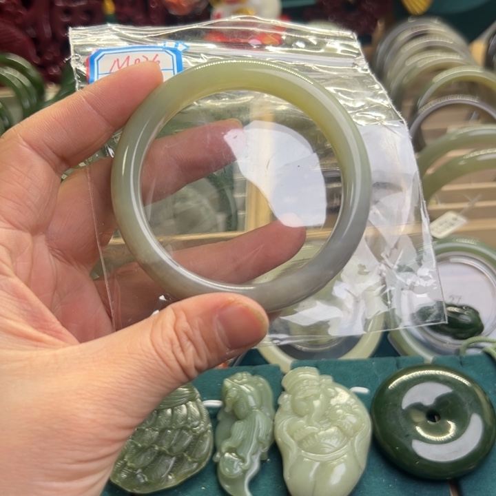 和田玉手镯未镶嵌59.7圈围M026