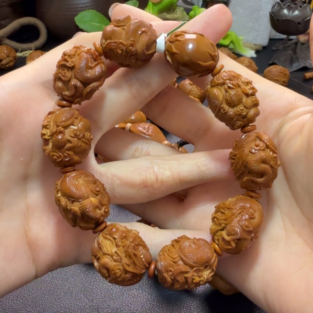 ****࿐把件橄榄核九龙戏珠