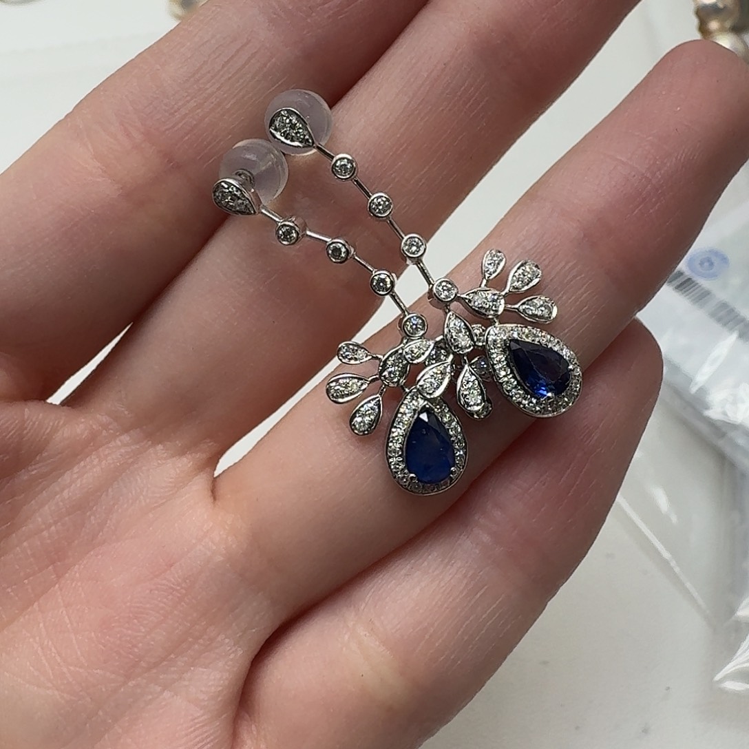 18K金镶嵌耳饰蓝宝石