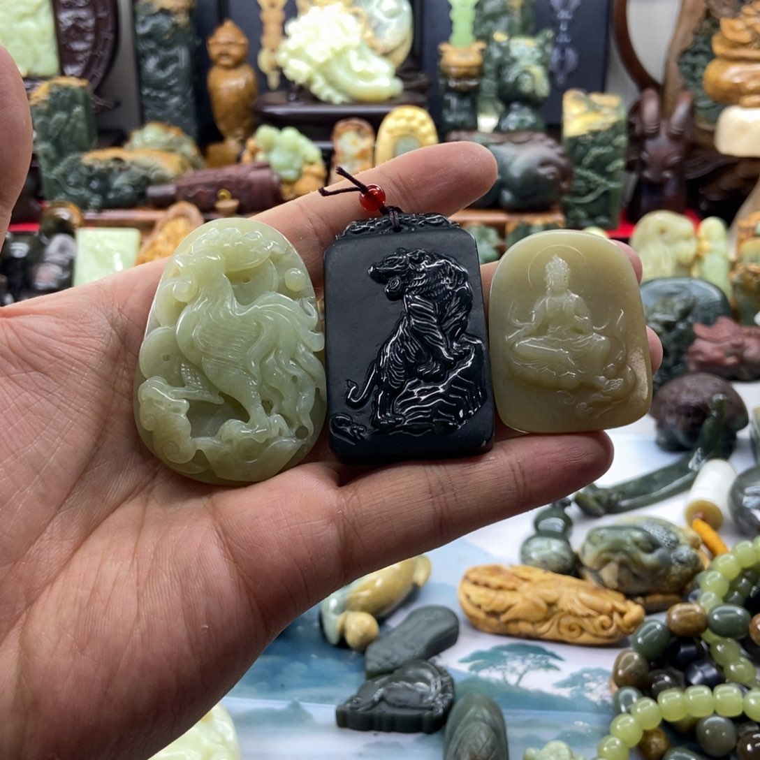 玉***生岫岩河磨玉（透闪石质玉）未镶嵌把件