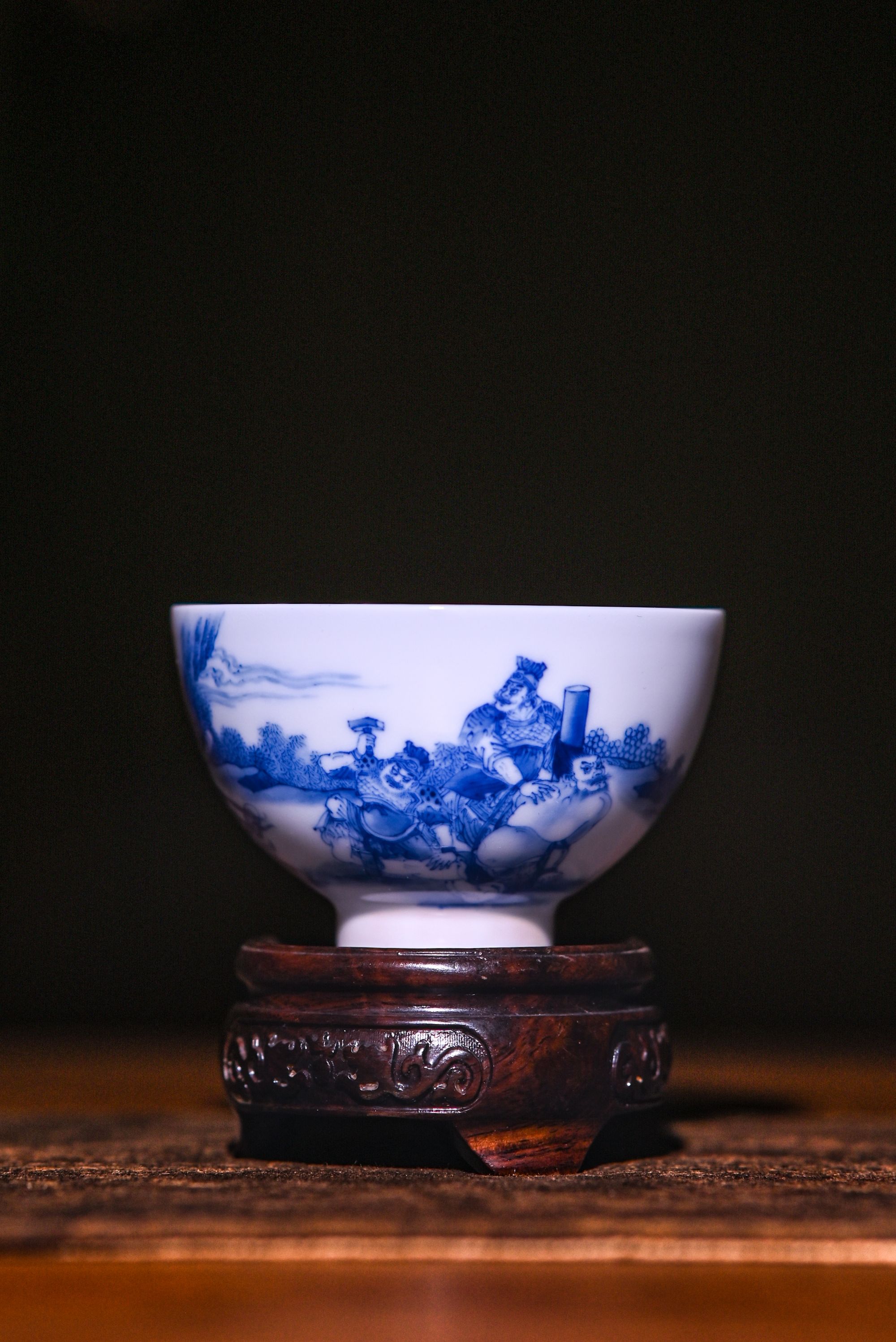 景德镇 九段烧 九段妙手 青花擒将图鸡心杯 