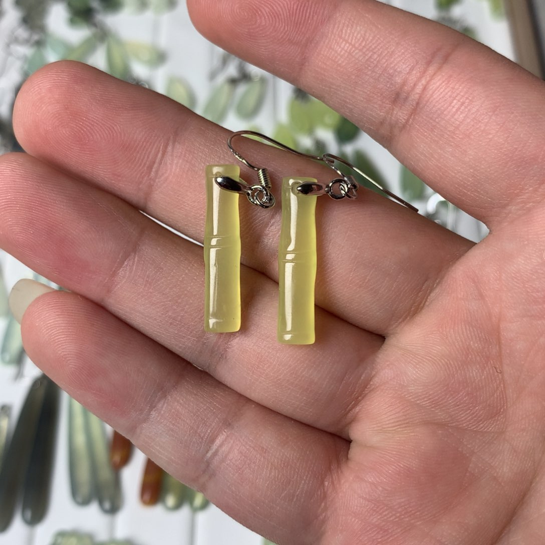 蛇纹石玉耳环未镶嵌