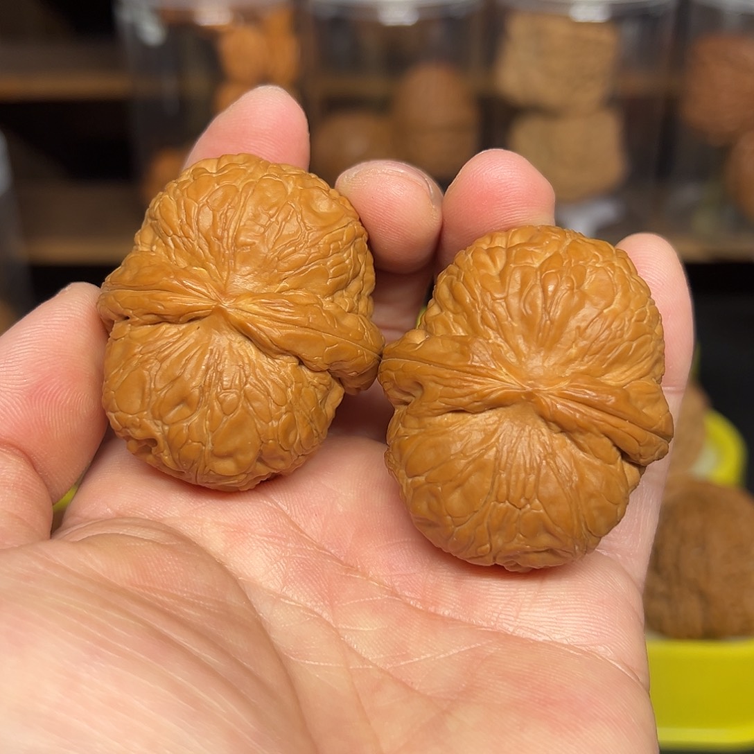 女***奴文玩核桃吊坠元宝尺46