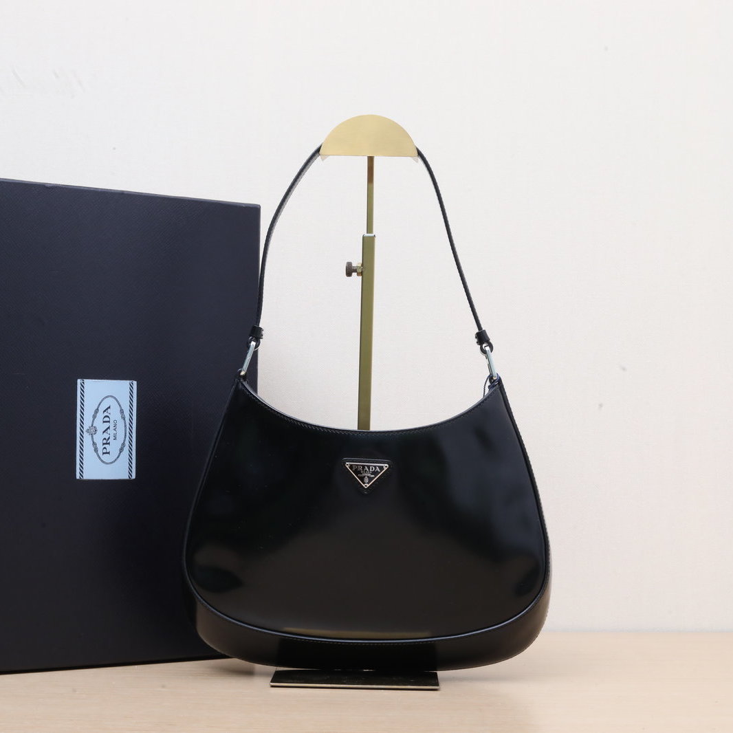 95新 Prada/普拉达 【娇】Cleo 单肩包 亮面皮革 黑色 501334