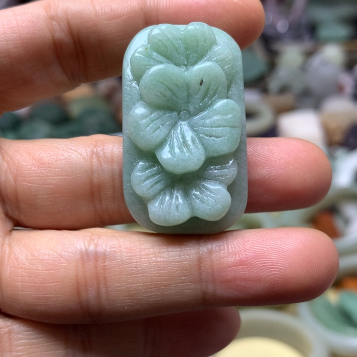 石英岩玉未镶嵌手牌