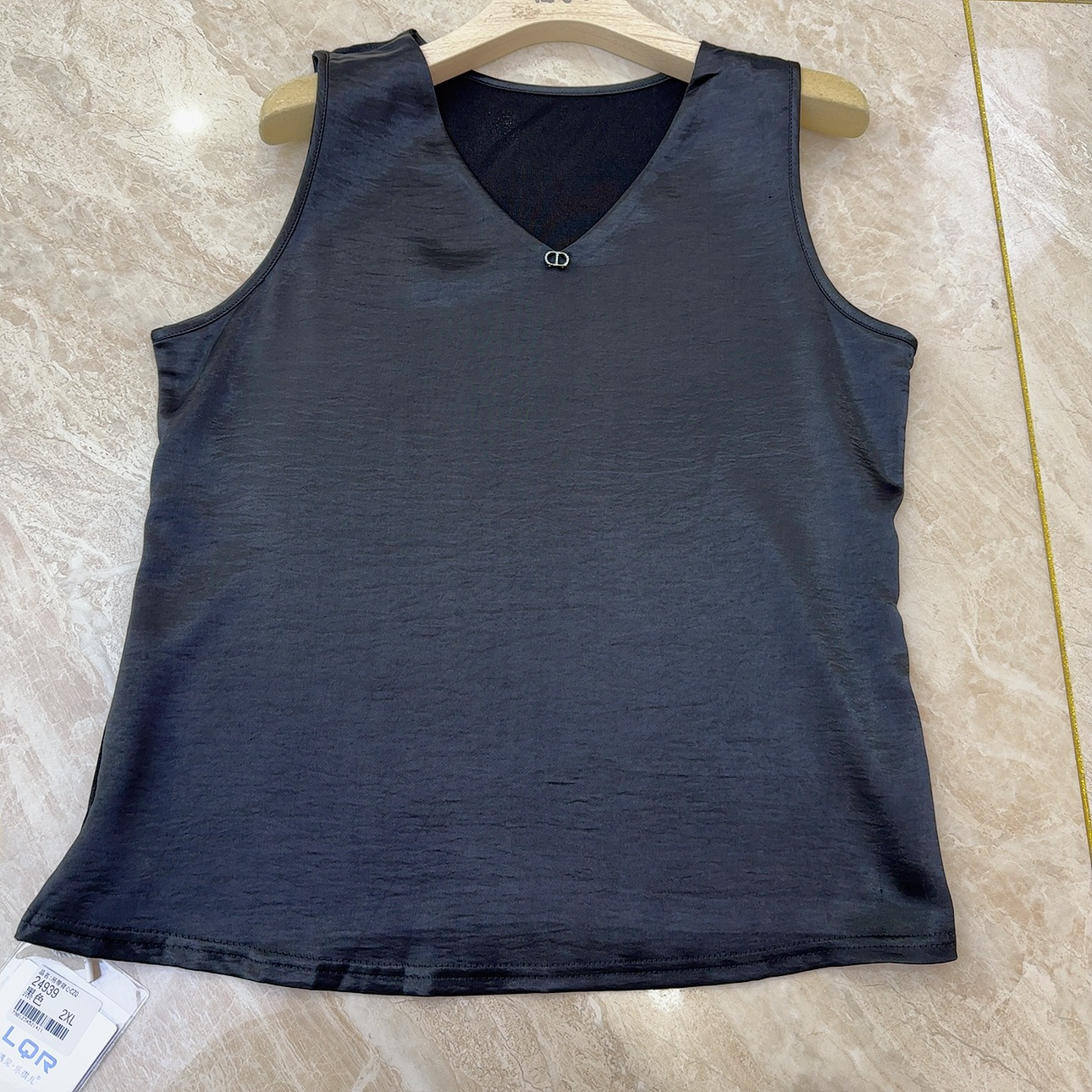 24939女士夏季醋酸缎面V领美背小吊带背心气质西服内搭