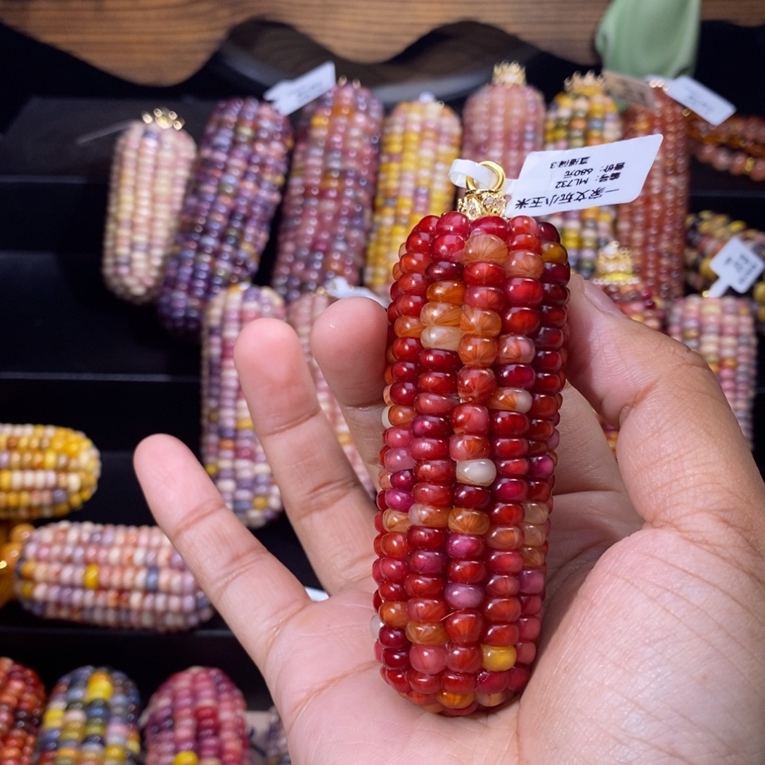 有机玻璃透红色宝石