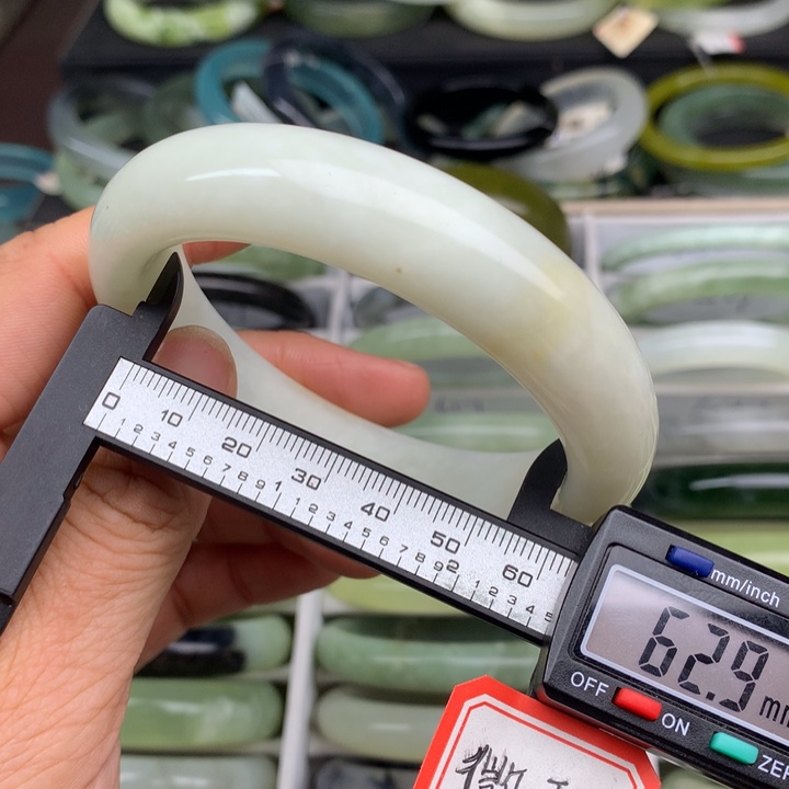 蛇纹石玉未镶嵌手镯601