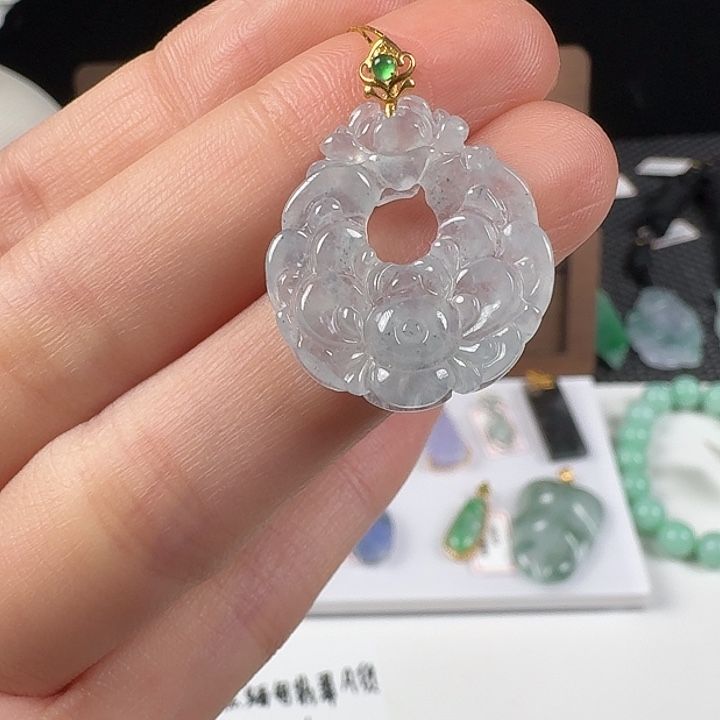 翡翠18K金镶嵌颈饰