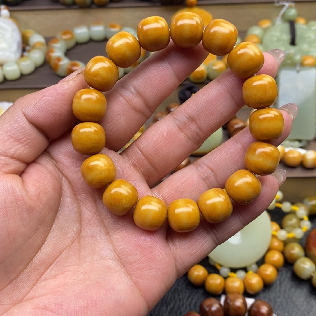 透闪石质玉未镶嵌手串