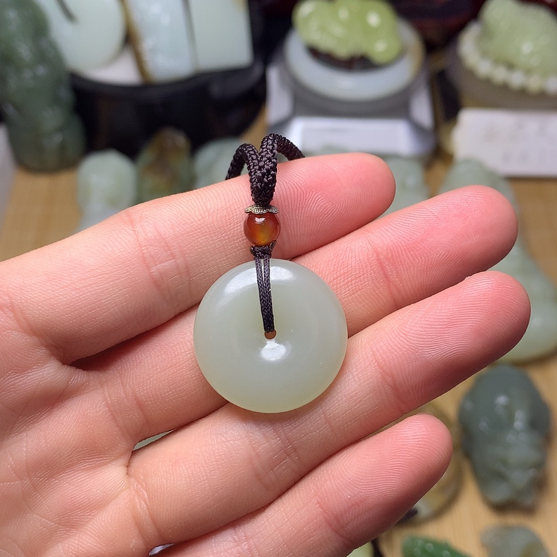 梅***山和田玉未镶嵌挂件