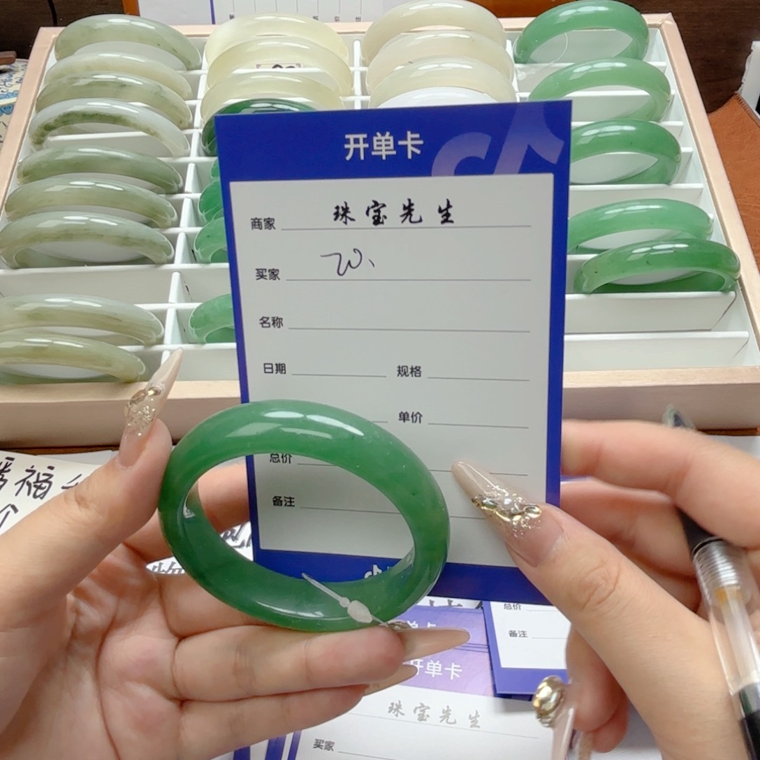 石英质玉手镯未镶嵌20