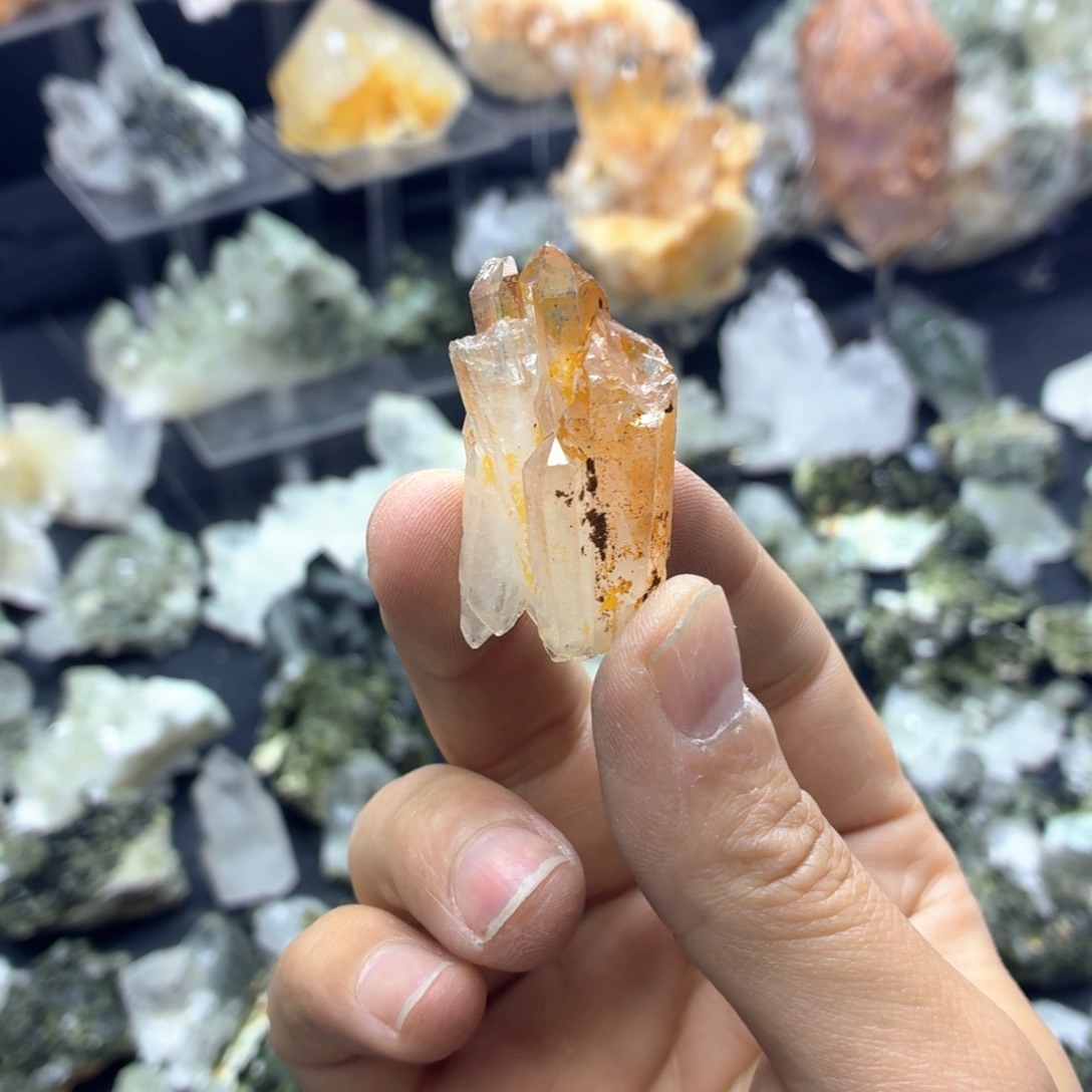 刘***记石材福利黄水晶簇