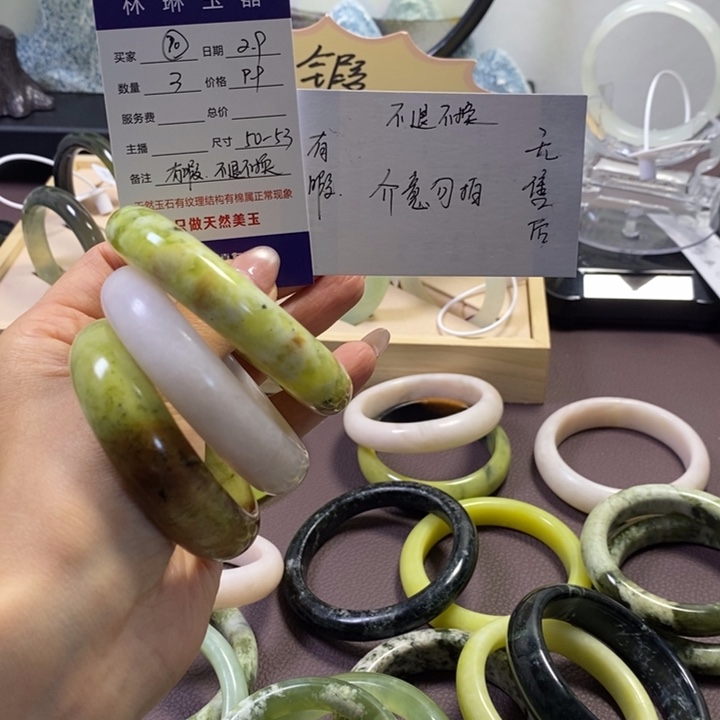蛇纹石玉手镯未镶嵌