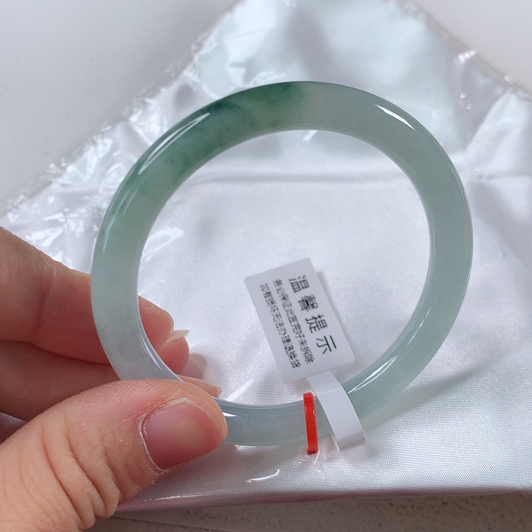 翡翠手镯未镶嵌①⑥①