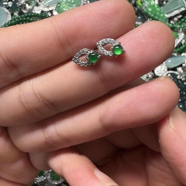 翡翠未镶嵌颈饰天然A货翡翠放漏