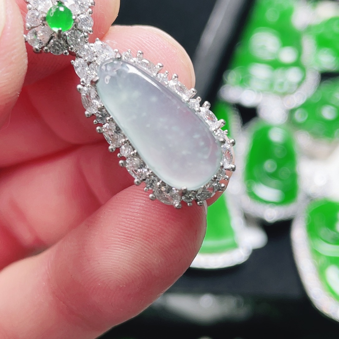 翡翠未镶嵌颈饰111