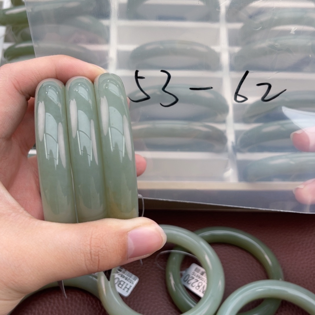 和田玉手镯未镶嵌多样性发货 拍一发一