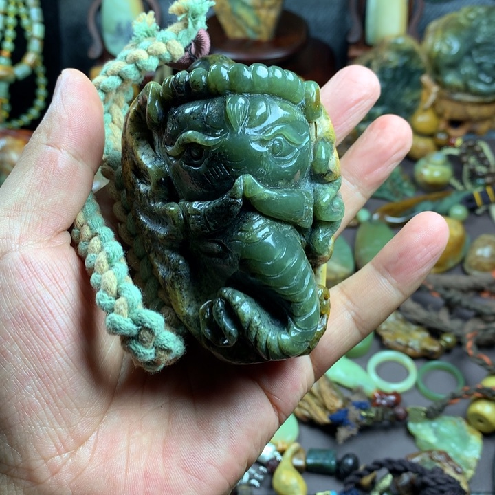 吊坠(赠链)未镶嵌岫岩河磨玉（透闪石质玉）S*K