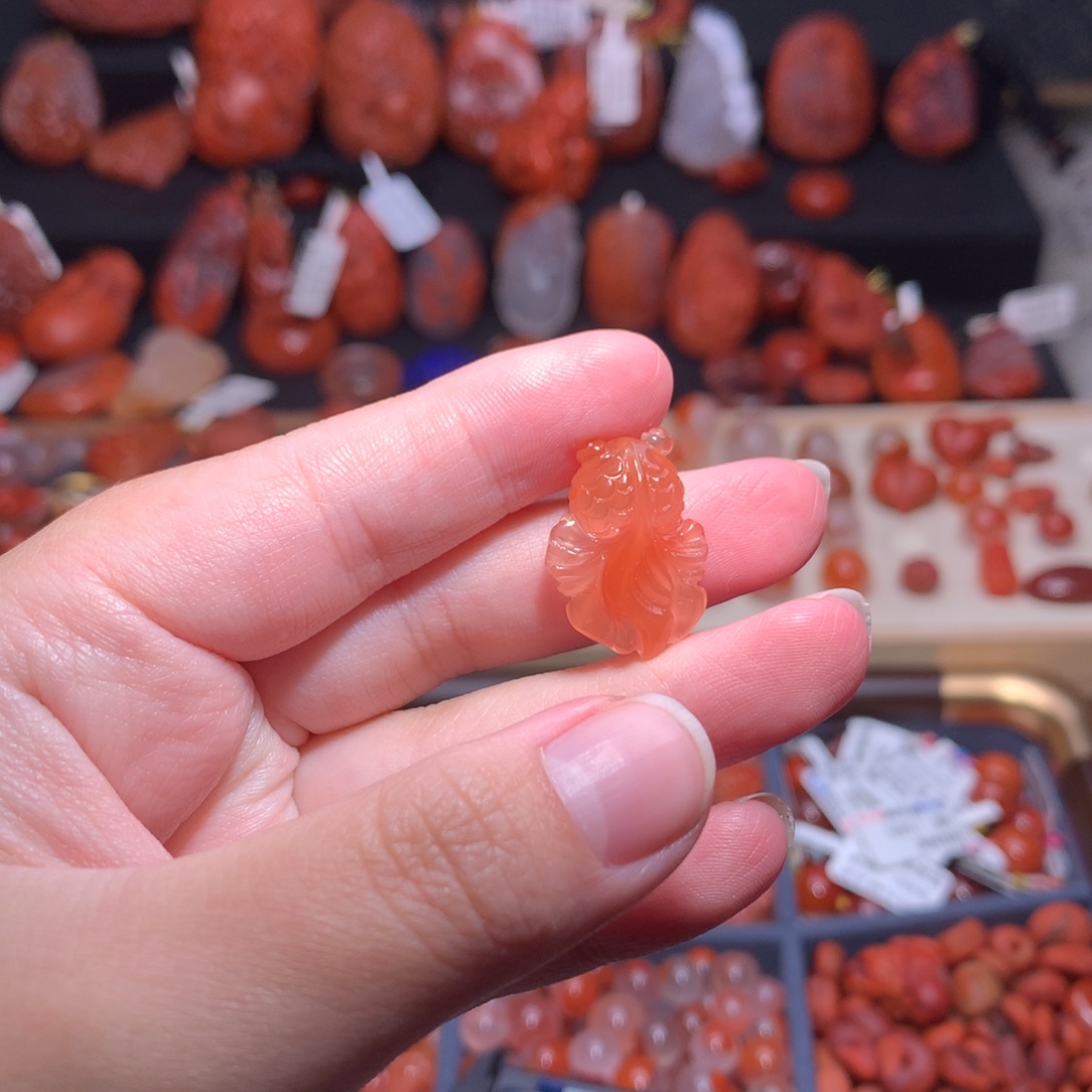 南红玛瑙未镶嵌珠宝半成品大尾巴鱼2
