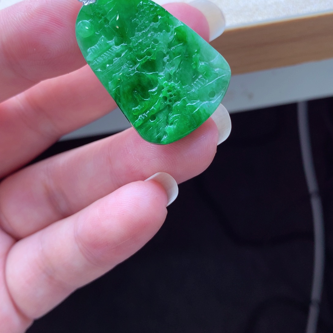 翡翠颈饰18K金镶嵌吊坠