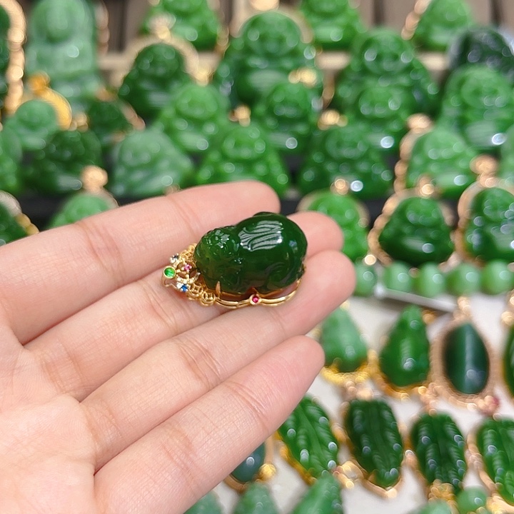 和田玉（碧玉）18K金镶嵌颈饰