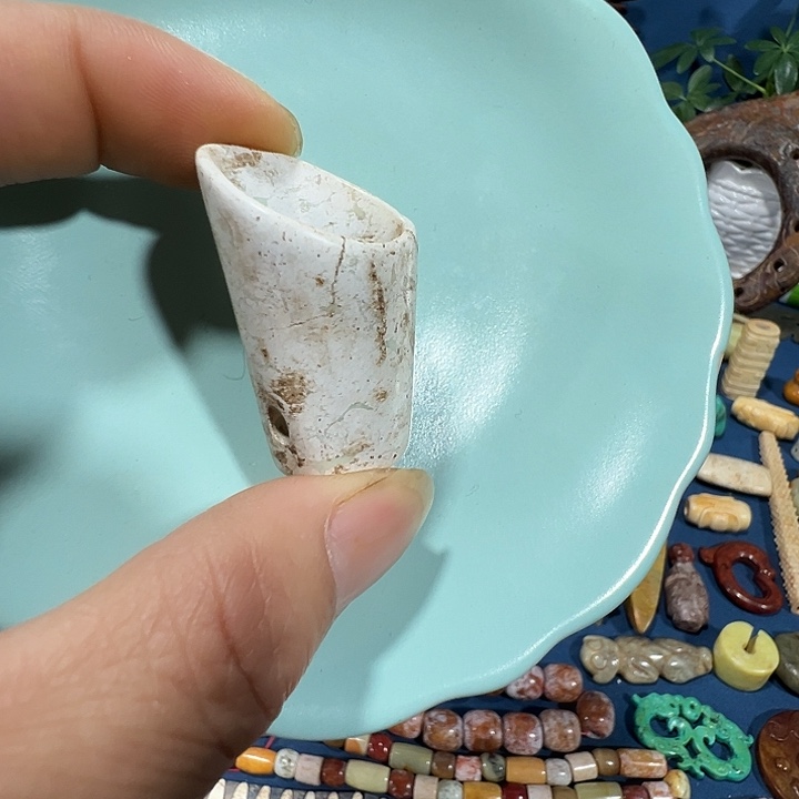 透闪石质玉未镶嵌挂件