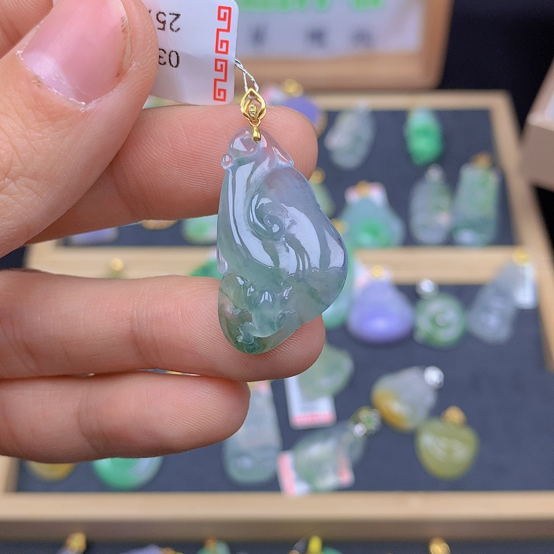 翡翠颈饰18K金镶嵌翡翠