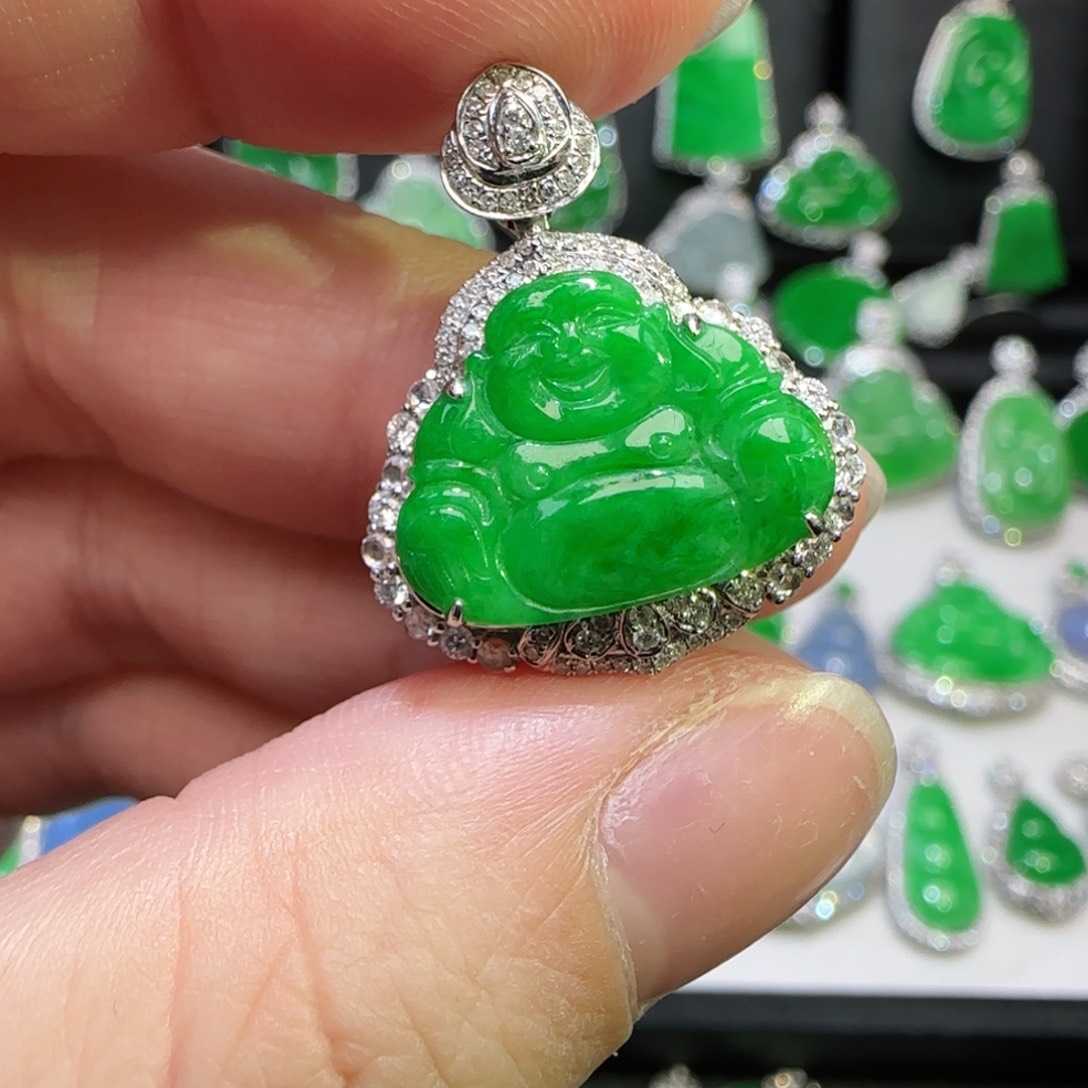 翡翠18K金镶嵌颈饰