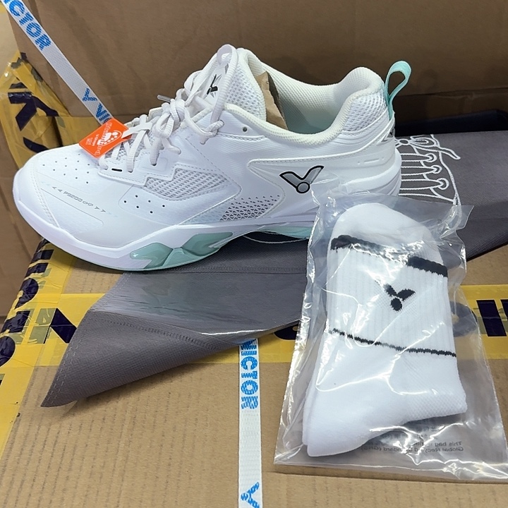 42码羽毛球专业鞋子