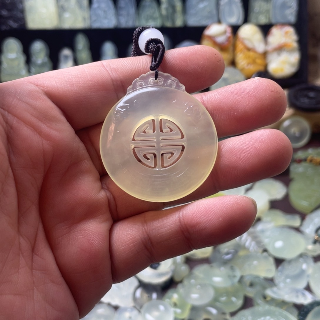 蛇纹石玉颈饰未镶嵌