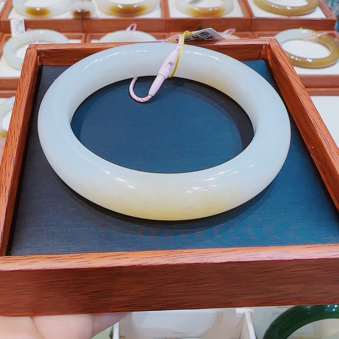 和田玉手镯未镶嵌桐*儿糖白57