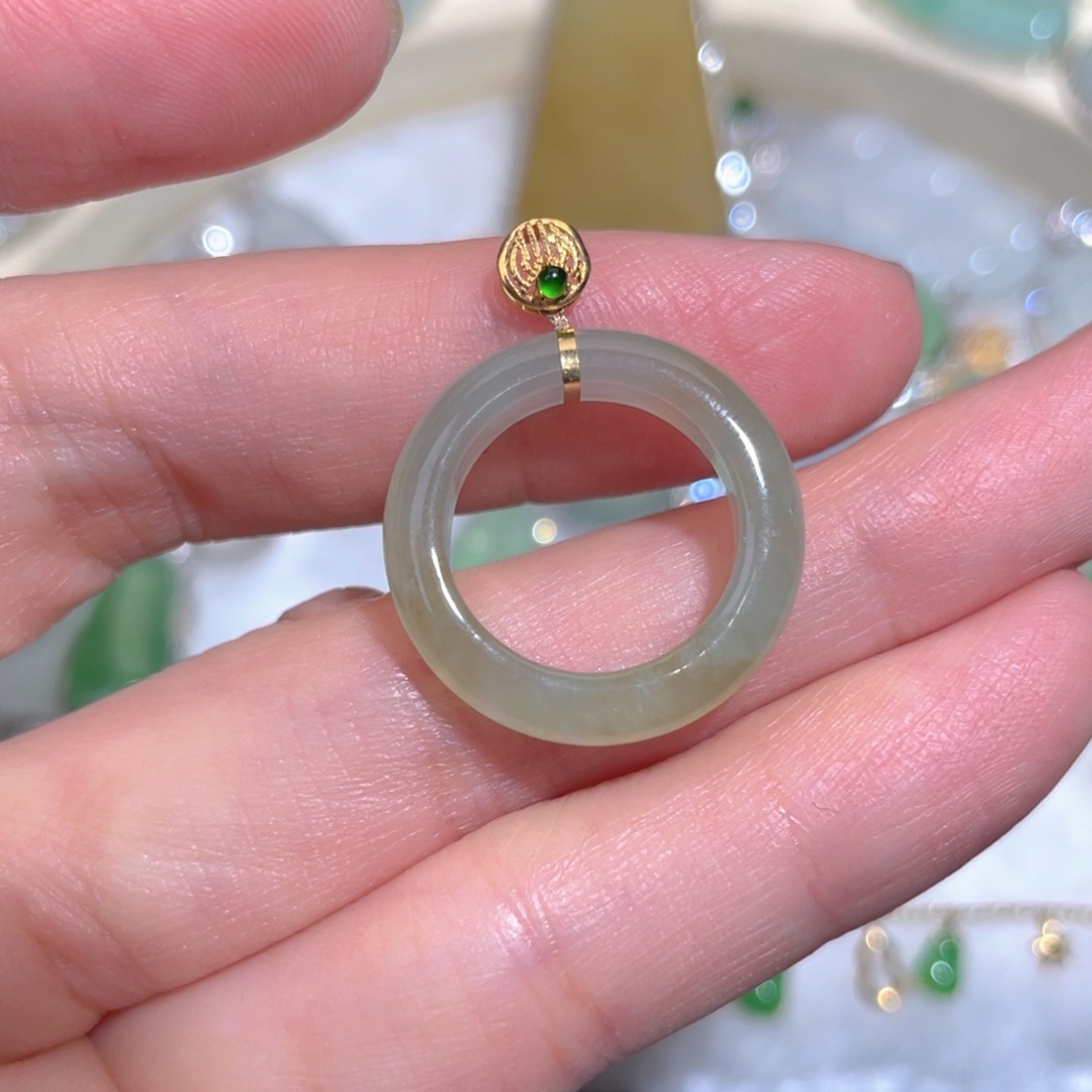 翡翠颈饰18K金镶嵌翡翠