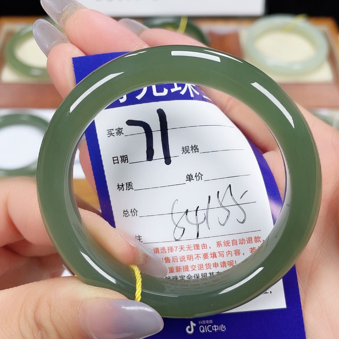 和田玉手镯未镶嵌