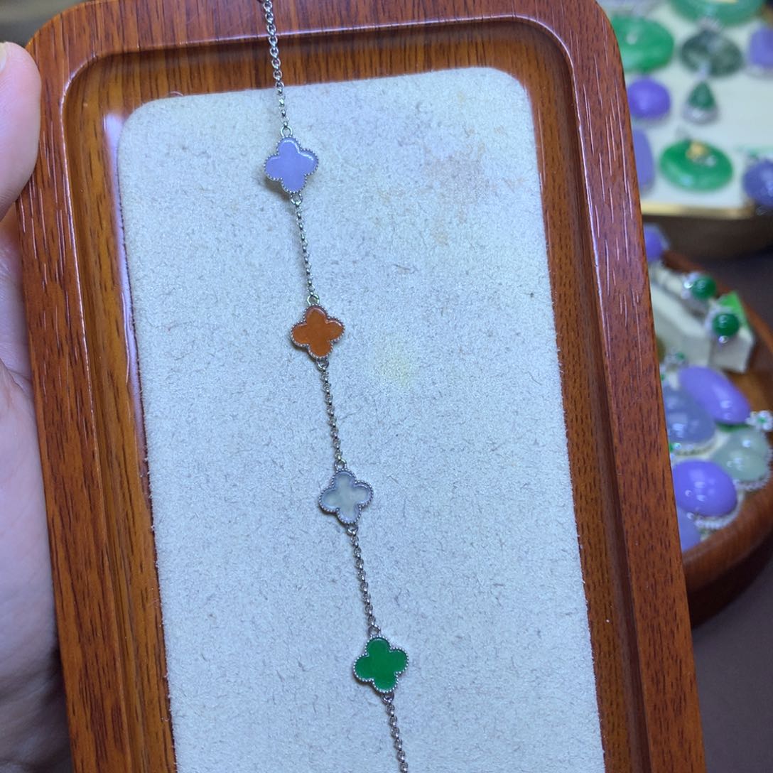 翡翠18K金镶嵌颈饰翡翠