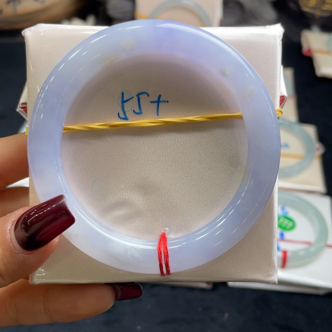 翡翠手镯未镶嵌翡翠手镯