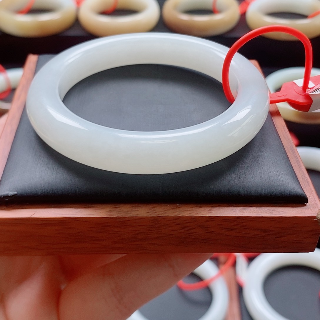 和田玉手镯未镶嵌59