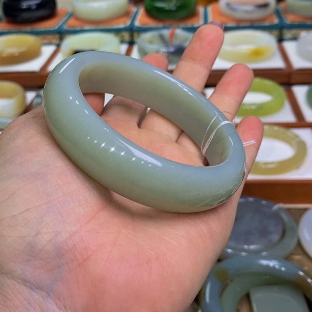 和田玉手镯未镶嵌且末奶蓝59.5