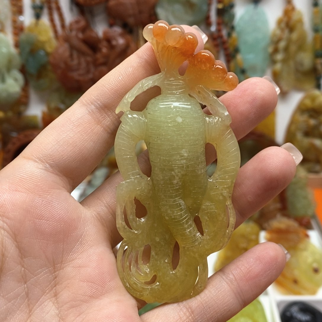 蛇纹石玉颈饰未镶嵌