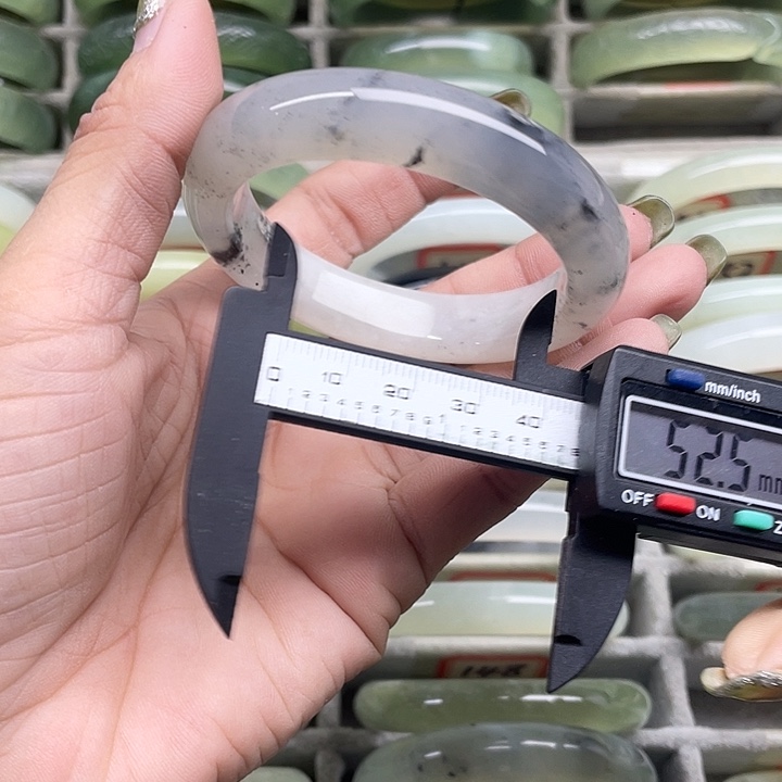 蛇纹石玉未镶嵌手镯158