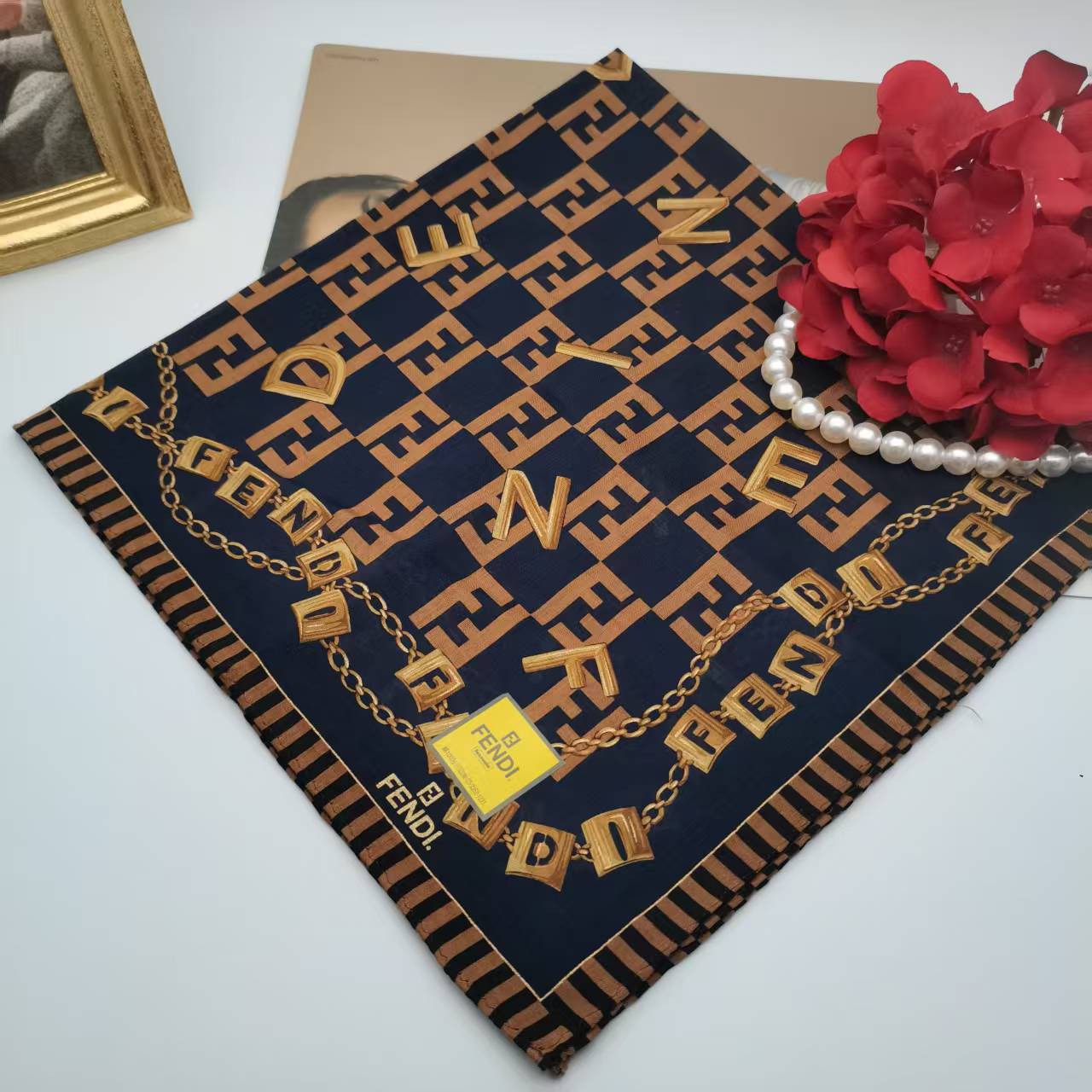 99新 FENDI/芬迪  海囤/芬迪/丝巾/xh93532