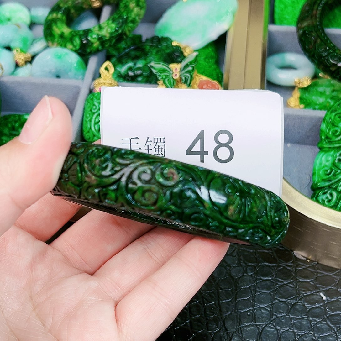 翡翠颈饰未镶嵌手镯55-56