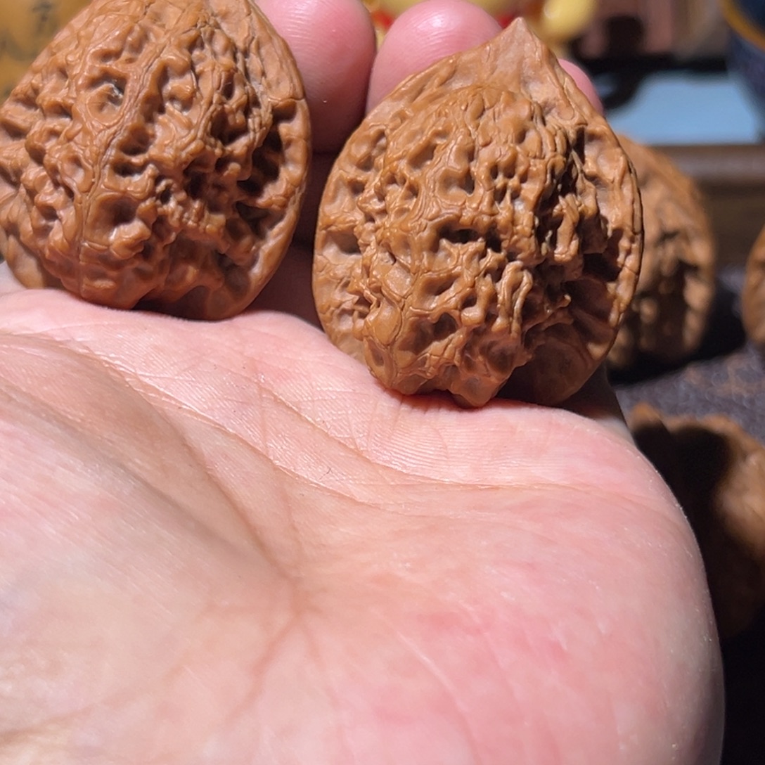 瑞麟文玩核桃原树观音肚